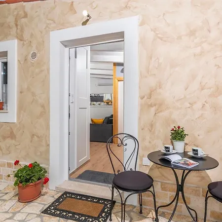 Ivana Apartman *